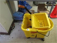 RUBBERMAID MOP BUCKET WITH RINGER AND MOP