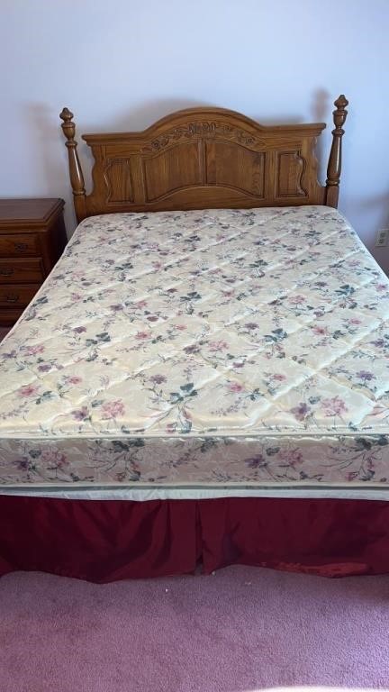 3 pc Oak Bedroom Set queen size bed, dresser with