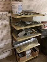 Metal shelf unit (5) shelves with