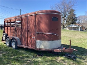 1996 20 foot 3 slant horse trailer.