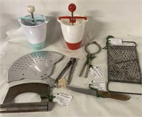 VINTAGE KITCHEN TOOLS (8)