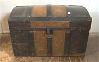 TRUNK ON CASTERS  30x21x16
