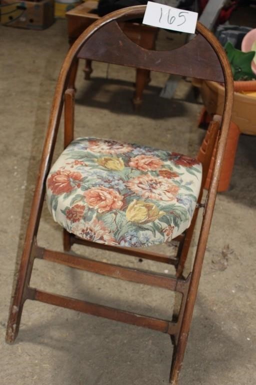 VTG WOODEN FOLDING CHAIR