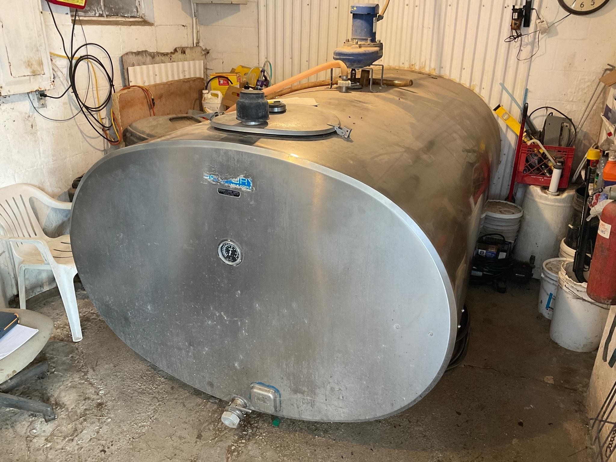 De- Laval 1000 Gallon Bulk Tank