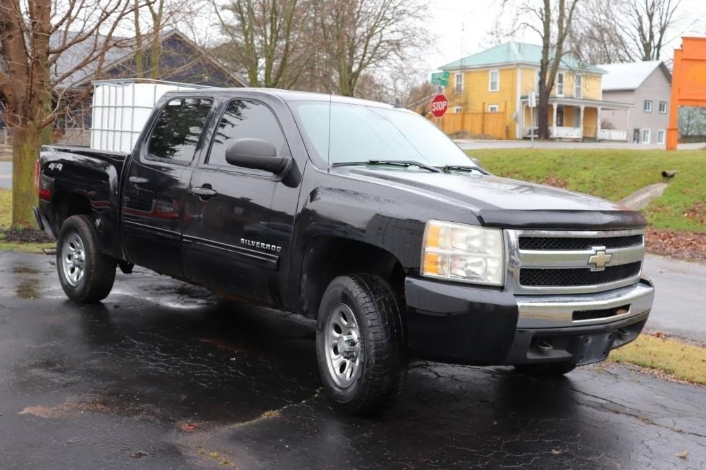 2011 Chevy Silverado LS Crew Cab Pickup