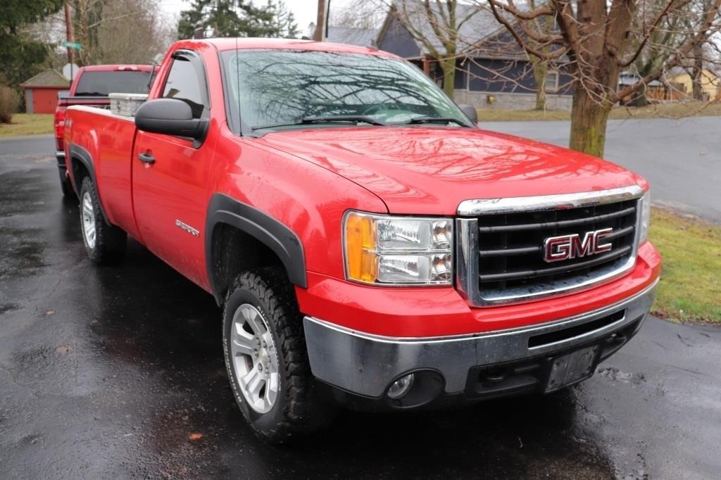 2011 GMC Sierra Standard Cab Pickup