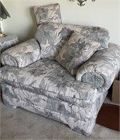Oversized upholstered chair