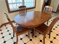 Gorgeous Kitchen Table w/ leaf & 4 durable chairs