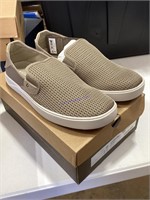 Men’s size 10 Olukai shoes