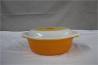 Vintage Covered Pyrex casserole dish 8.5 X 3"