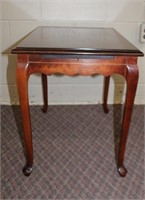Wood end table with pull out tray with piecrust