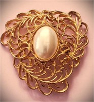 BEAUTIFUL VINTAGE GOLD PEARL CABOCHON OPENWORK