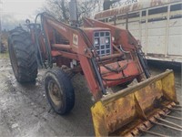 International 674 Tractor w/2250 loader,65HP,key