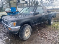 '90 Toyota Pickup,gas,4WD,automatic,Title
