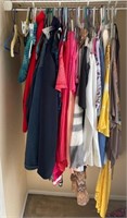 D - MIXED LOT OF WOMEN'S CLOTHING (A15)