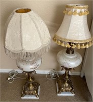 D - LOT OF 2 VINTAGE TABLE LAMPS (A7)