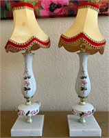 D - PAIR OF MATCHING TABLE LAMPS (B26)