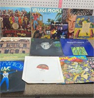 Lg. Lot vinyl albums(See all Pictures)