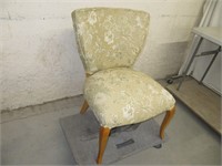 UPHOLSTERED MID-CENTURY CHAIR