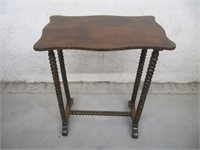 ANTIQUE SPINDLE LEG TABLE