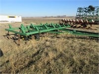 JD 1600 chisel plow