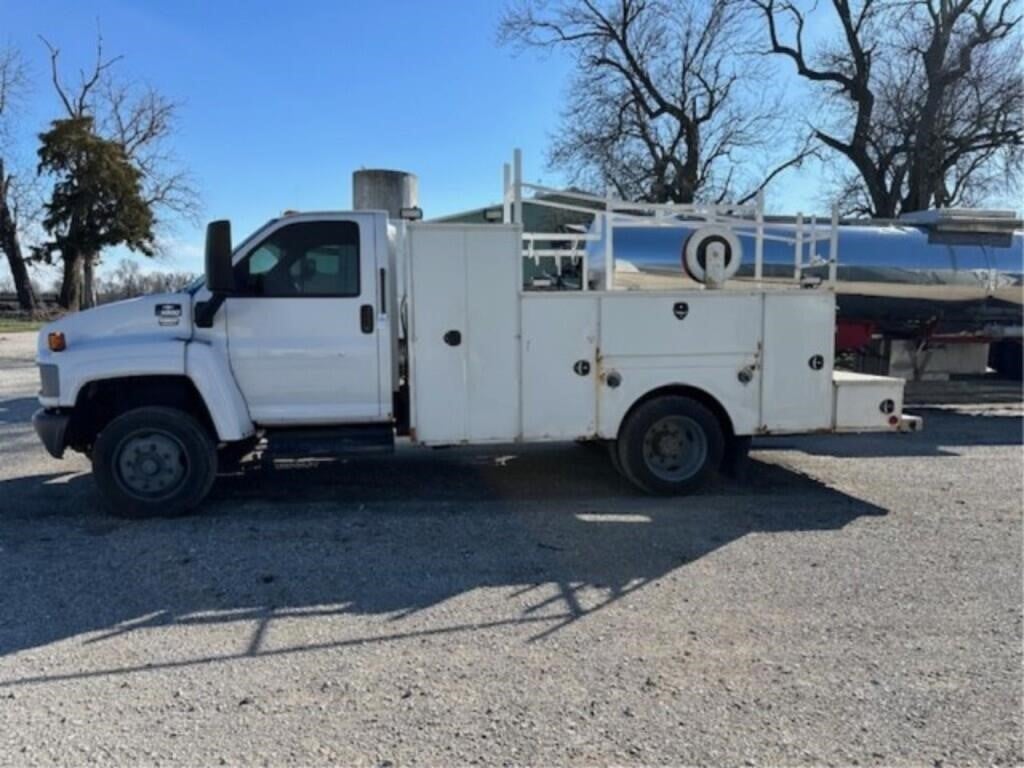 2007 Chevrolet C5500 Service Truck, 297,194 Miles,