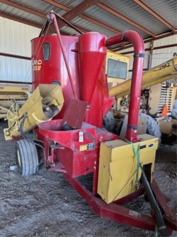 New Holland 358 Grinder/Mixer, Hydraulic, Scales,