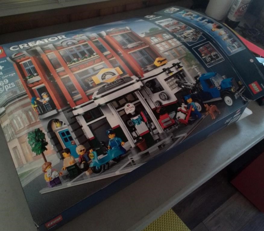 Lego set, believed to be complete,  buying as is