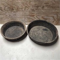 2 Rubber Feed Bowls