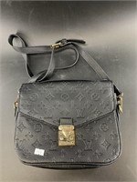 Louis Vitton ladies handbag, black leather ext. re