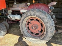 IH Farmall 560 LP Gas, W/F, Fenders, 3pt., PTO,