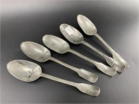 Assorted pewter ware including 5 spoons marked JDT