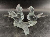 Crystal figurine of 2 doves, 1 has a chipped tail