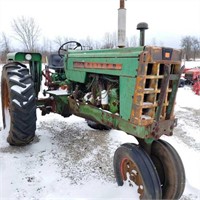 Oliver 1600 Gas Tractor w/ Narrow Front End