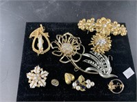 Collection of fashion brooches