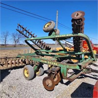 JD 235 Center Fold 20' Disc. Good Condition