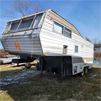 Fifth Wheel Camper. No Ownership SOLD AS IS