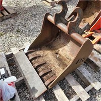 AMT QA Excavator Bucket w/Levelling Plate