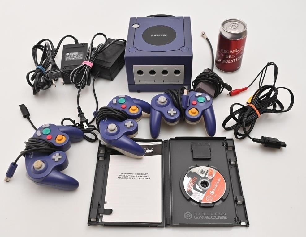 Nintendo GameCube avec 3 manettes et 1 jeu,