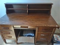 Solid Oak Credenza Desk w/(7) Drawers