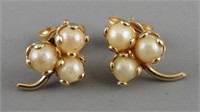 14K with 3 pearl clover earrings  1.5g