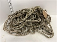 2 boat tie down ropes