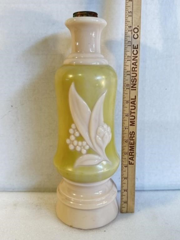 Vtg MCM Aladdin Alacite Chartreuse and Cream Lily