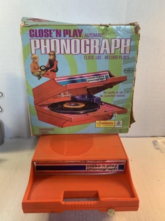 Close’n Play Automatic Phonograph Kenner General