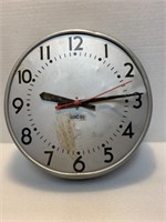 Standard metal clock