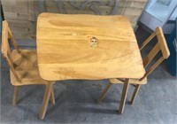VTG kids pine table and chairs good condition