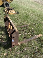Front loader hay roll lifter