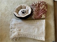 CREAM AFGHAN, COLONIAL VILLAGE PATTERN, DOG BED