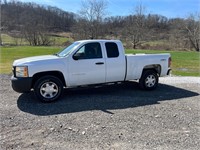 2011 Chevy 1500 4x4 Truck - Titled