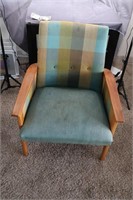 Mid Century Modern Maple Legs Chair. Classic!
